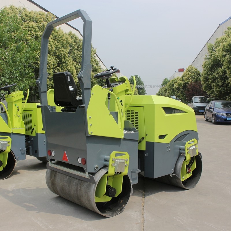 關(guān)于小型壓路機(jī)在使用中細(xì)致的事項有哪些